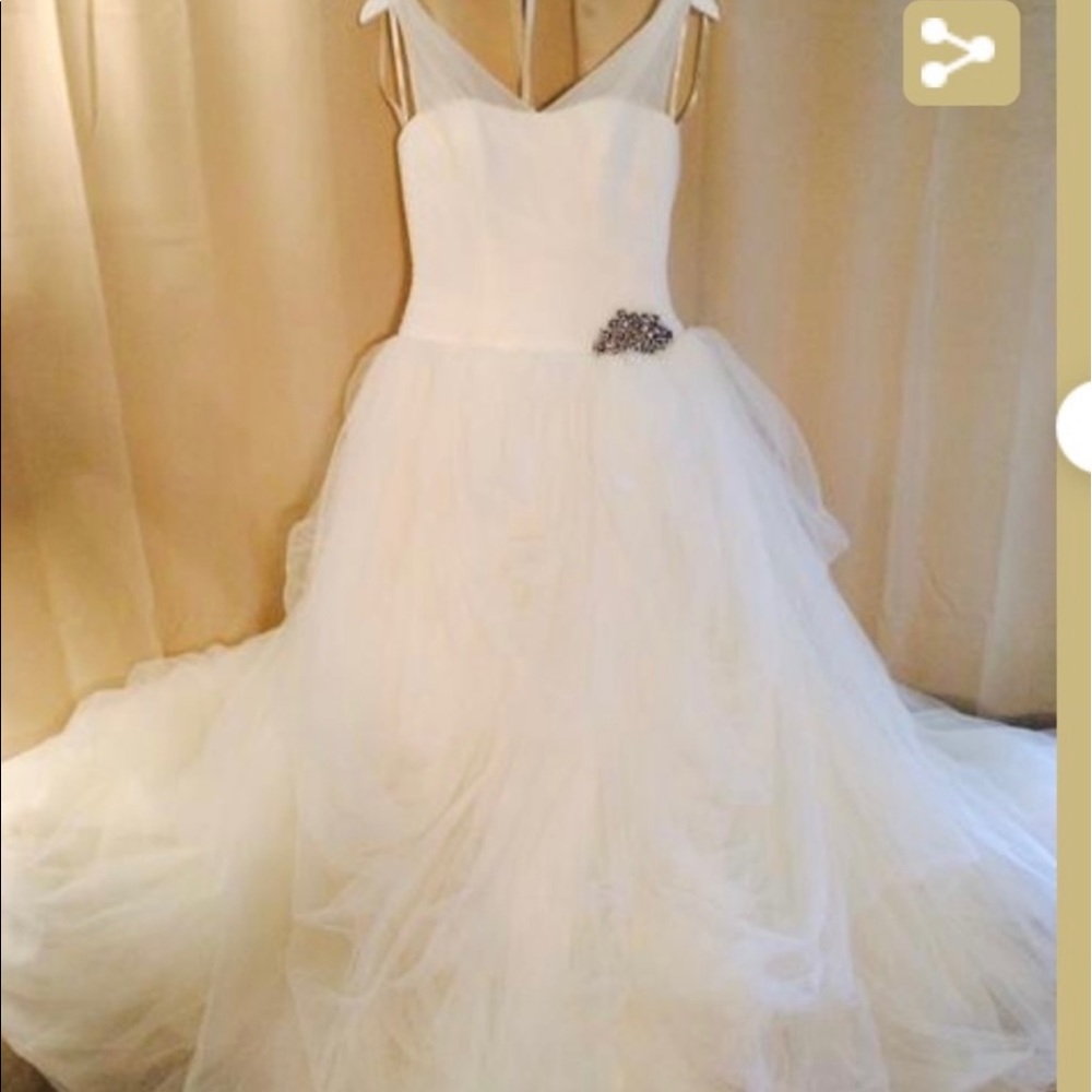 VERA WANG IVORY TULLE BALL GOWN - Picture 2 of 4